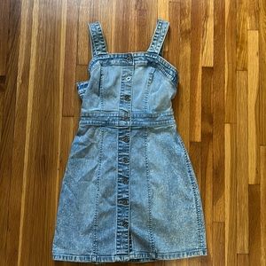 Gorgeous denim dress for the spring!